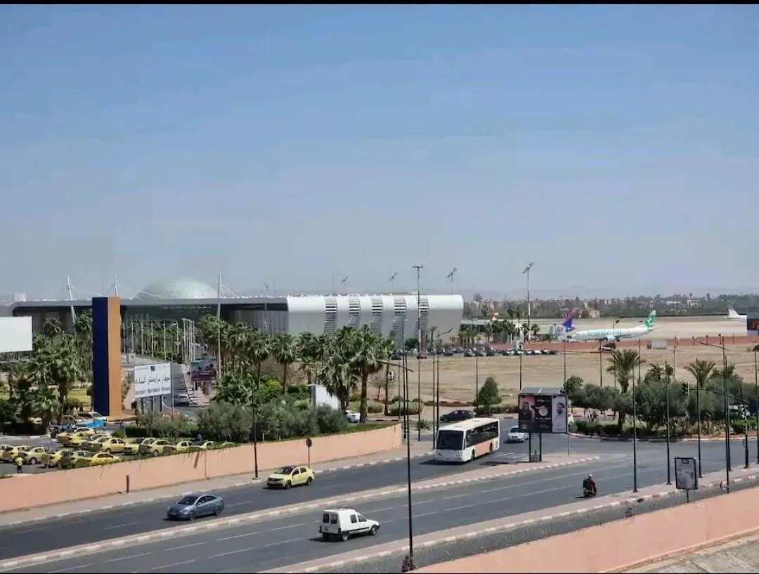 Cozy Airport Apartment Only 5 Minutes Walk Marrakesh